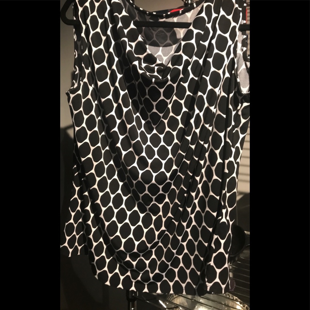 💥 Blk & Wht Lane Bryant sleeveless top 18/20 $17